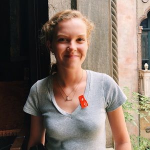 Meet your Posher, Abigail